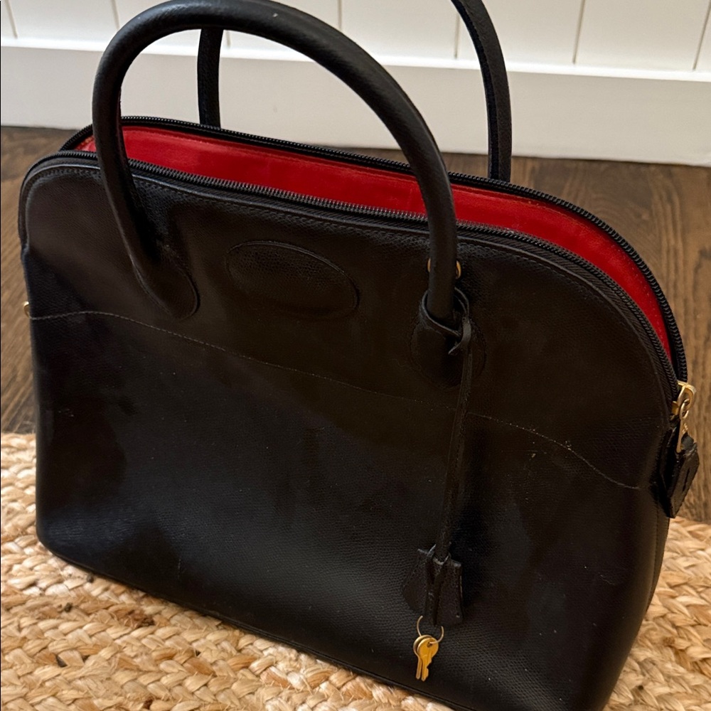 Elegant Black Leather Handbag vintage